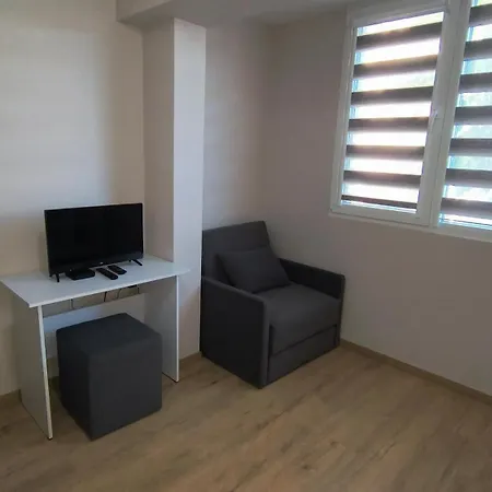 еневи Apartman *